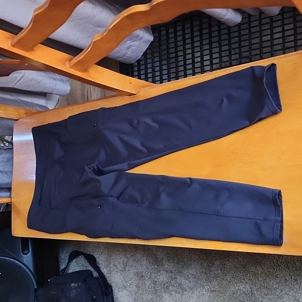 Zuda Cargo Pant Leggings Black size Medium Capri style.